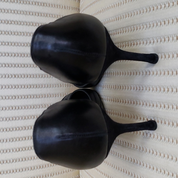 CHANEL CC LOGO FAUX PEARL STRAPS PUMPS - Picture 8 of 11